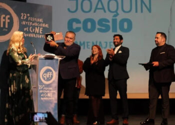 JOAQUÍN COSÍO DEDICA RECONOCIMIENTO DEL GIFF A SU FAMILIA