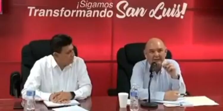 'QUÍTENLE EL MICRÓFONO'.- ALCALDE DE MORENA CENSURA A PERIODISTA 1 ‘QUÍTENLE EL MICRÓFONO’.- ALCALDE DE MORENA CENSURA A PERIODISTA