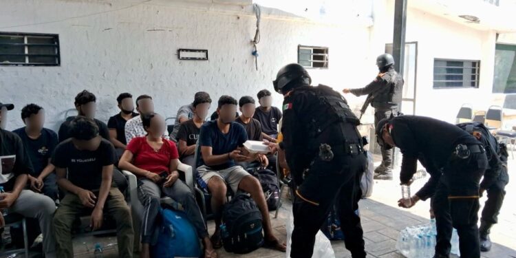 RESCATA FUERZA CIVIL A MIGRANTES 1 RESCATA FUERZA CIVIL A MIGRANTES