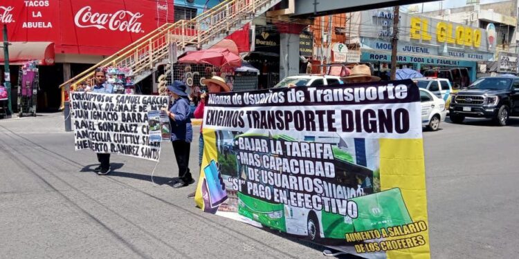 PROTESTAN POR ELIMINACIÓN DE PAGO EN EFECTIVO EN CAMIONES