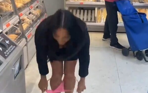 POLÉMICA POR INFLUENCER QUE DEJÓ SU ROPA INTERIOR EN UNA BANDEJA DE PAN 1 POLÉMICA POR INFLUENCER QUE DEJÓ SU ROPA INTERIOR EN UNA BANDEJA DE PAN