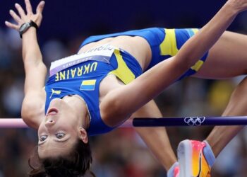 YAROSLAVA MAHUCHIKH SE CORONA EN SALTO DE ALTURA EN PARÍS 2024