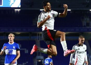 RAÚL JIMÉNEZ MARCA EN LA CARABAO CUP Y EL FULHAM AVANZA