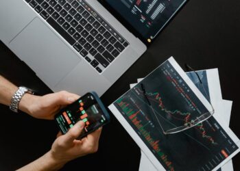 MERCADOS JAPONESES CAEN Y GOLPEAN AL PESO MEXICANO