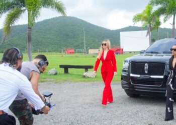 EMMA CORONEL DEBUTA COMO MODELO EN VIDEO MUSICAL DE LA ABOGADA DE ‘EL CHAPO’