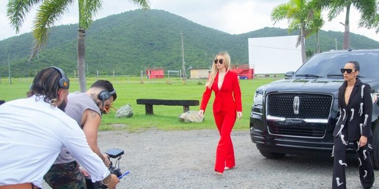 EMMA CORONEL DEBUTA COMO MODELO EN VIDEO MUSICAL DE LA ABOGADA DE 'EL CHAPO' 1 EMMA CORONEL DEBUTA COMO MODELO EN VIDEO MUSICAL DE LA ABOGADA DE ‘EL CHAPO’