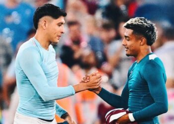 EDSON ÁLVAREZ Y JULIÁN ARAUJO INTERCAMBIAN MENSAJES TRAS DUELO EN CARABAO CUP