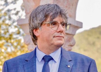 CARLES PUIGDEMONT APARECE Y DESAPARECE EN BARCELONA; DETIENEN A POLICÍAS