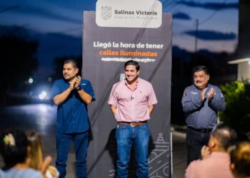 TRAS 25 AÑOS DE ESPERA, LLEVA RAÚL CANTÚ ALUMBRADO, PAVIMENTO Y DRENAJE A SALINAS