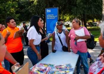 DONAN ALE MORALES Y REGIDORESDE MC ÚTILES ESCOLARES