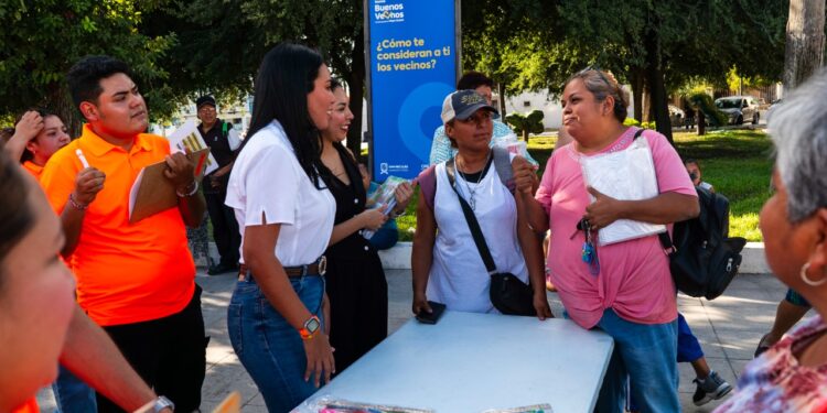 DONAN ALE MORALES Y REGIDORESDE MC ÚTILES ESCOLARES