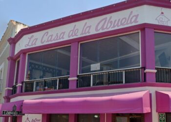 COLAPSA TECHO DE CASA DE LA ABUELA EN SANTIAGO