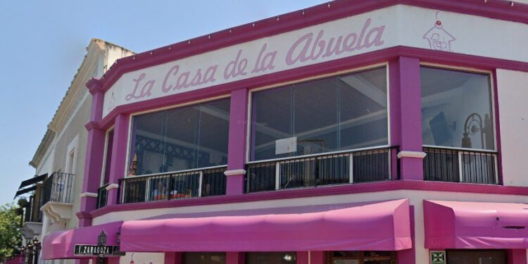 COLAPSA TECHO DE CASA DE LA ABUELA EN SANTIAGO 1 COLAPSA TECHO DE CASA DE LA ABUELA EN SANTIAGO