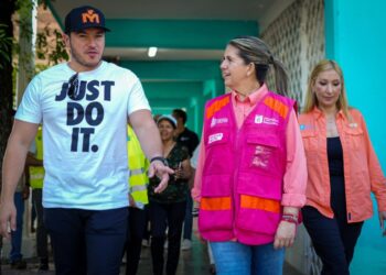 SUPERVISA SAMUEL MANTENIMIENTO A ESCUELAS