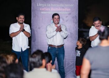 INAUGURA RAÚL CANTÚ NUEVO SISTEMA DE ALUMBRADO EN SALINAS