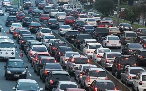 COLAPSA VIALIDAD POR REGRESO DE LA UNI 1 COLAPSA VIALIDAD POR REGRESO DE LA UNI