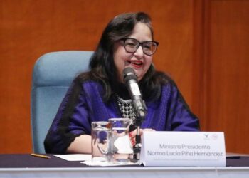 ‘NO ESTÁS SOLA’, RESPALDAN EMPLEADOS DEL PJF A PIÑA ANTE AMENAZA DE JUICIO DE AMLO