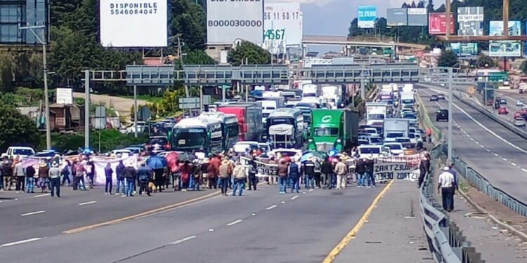 BLOQUEO COLAPSA LA MÉXICO-TOLUCA EN LA MARQUESA 1 BLOQUEO COLAPSA LA MÉXICO-TOLUCA EN LA MARQUESA
