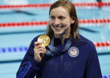 KATIE LEDECKY IGUALA RÉCORD OLÍMPICO DE NADADORA CON MÁS OROS
