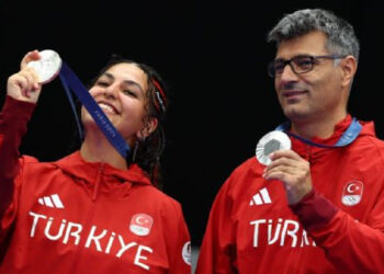 TIRADOR TURCO YUSUF DIKEC SE VUELVE VIRAL EN PARIS 2024