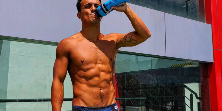 ÉL ES JUAN MANUEL CELAYA, EL NUEVOLEONÉS QUE GANÓ PLATA PARA MÉXICO 1 ÉL ES JUAN MANUEL CELAYA, EL NUEVOLEONÉS QUE GANÓ PLATA PARA MÉXICO