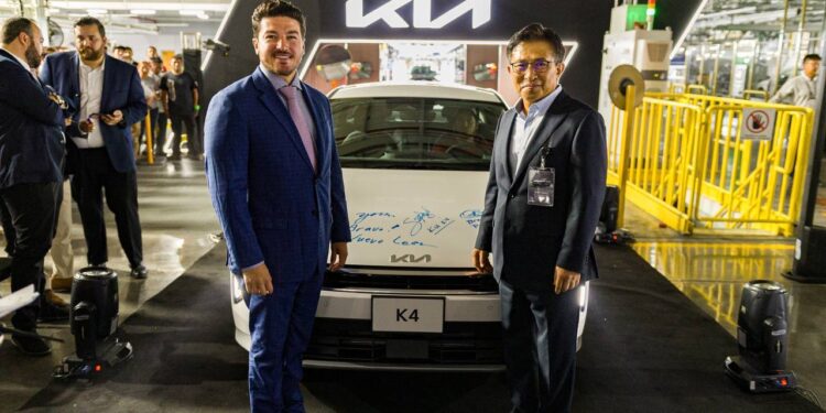 PRESENTA SAMUEL NUEVO KIA K4 1 PRESENTA SAMUEL NUEVO KIA K4
