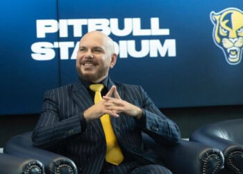 PITBULL DA NOMBRE AL ESTADIO DE LOS FIU PANTHERS