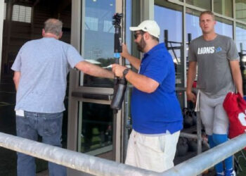 DETROIT LIONS Y NEW YORK GIANTS RECIBEN MULTAS POR PELEAS EN PRÁCTICAS CONJUNTAS