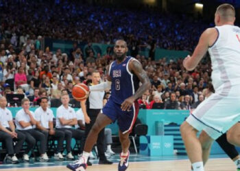 LEBRON JAMES LIDERA A TEAM USA A LAS SEMIFINALES DE PARÍS 2024