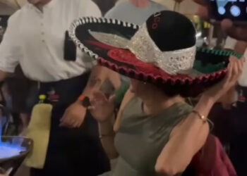 AVIENTAN GRANADA A RESTAURANTE REPLETO DE CLIENTES EN GUANAJUATO