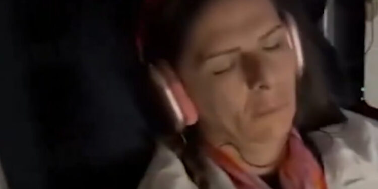 AUSTERIDAD PARA ATLETAS OLÍMPICOS… PRIMERA CLASE PARA ANA GUEVARA 1 AUSTERIDAD PARA ATLETAS OLÍMPICOS… PRIMERA CLASE PARA ANA GUEVARA