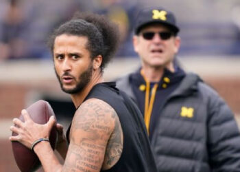 COLIN KAEPERNICK REGRESA COMO COACH INVITADO EN LOS CHARGERS