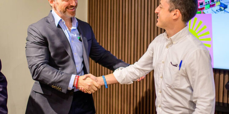 OFRECE ADRIÁN CONTINUIDAD A PLAN DE COLOSIO