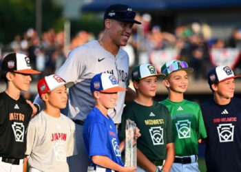 YANKIES RESPALDA A JUDGE ANTE CRÍTICAS DE COACH EN LLWS