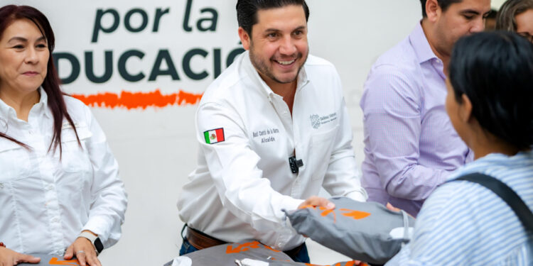 ENTREGA RAÚL CANTÚ 35 MIL KITS DE ÚTILES ESCOLARES EN SALINAS 1 ENTREGA RAÚL CANTÚ 35 MIL KITS DE ÚTILES ESCOLARES EN SALINAS