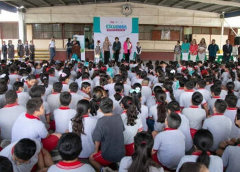 REGRESA A CLASES UN MILLÓN DE ALUMNOS