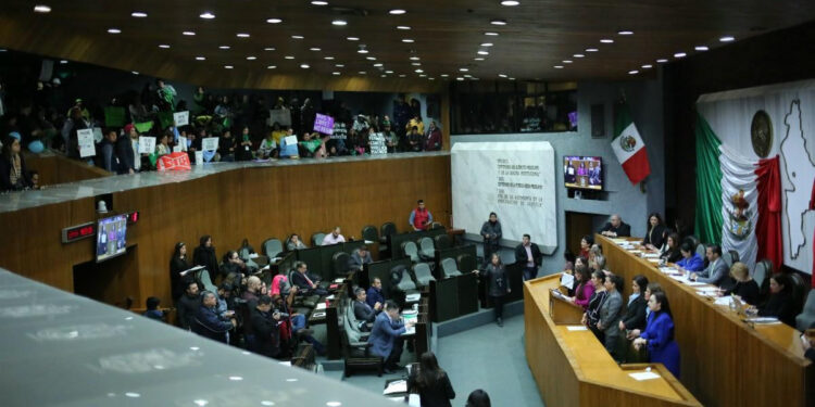 TENDRÁ CONGRESO ‘SESIÓN DE PÁNICO’