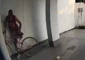 ROBA 100 MIL PESOS A ONG HOMBRE SIN UNA PIERNA