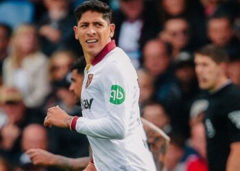 AUTOGOL DE LIVERPOOL DA VENTAJA A WEST HAM EN LA CARABAO CUP