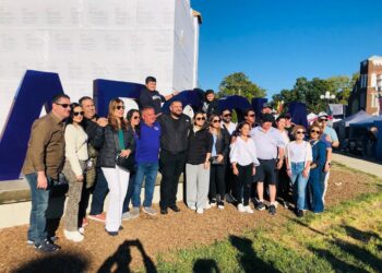 REGALA ‘EL CUATE’ LETRAS A CIUDAD HERMANA DE ILLINOIS