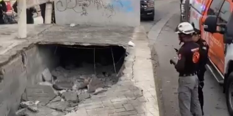 COLAPSA PISO DE ESTACIÓN DE TRANSMETRO EN MONTERREY; HAY DOS PERSONAS LESIONADAS 1 COLAPSA PISO DE ESTACIÓN DE TRANSMETRO EN MONTERREY; HAY DOS PERSONAS LESIONADAS