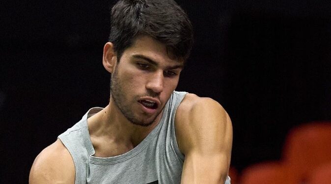 ALCARAZ ASEGURA TRIUNFO PARA ESPAÑA EN LA COPA DAVIS