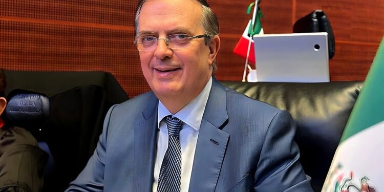 PIDE EBRARD LICENCIA AL SENADOANTES DE VOTAR REFORMA JUDICIAL