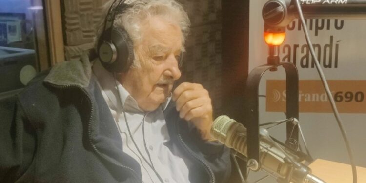 "PEPE" MUJICA MUESTRA "LEVE MEJORÍA" Y CONTINÚA INTERNADO EN URUGUAY 1 “PEPE” MUJICA MUESTRA “LEVE MEJORÍA” Y CONTINÚA INTERNADO EN URUGUAY