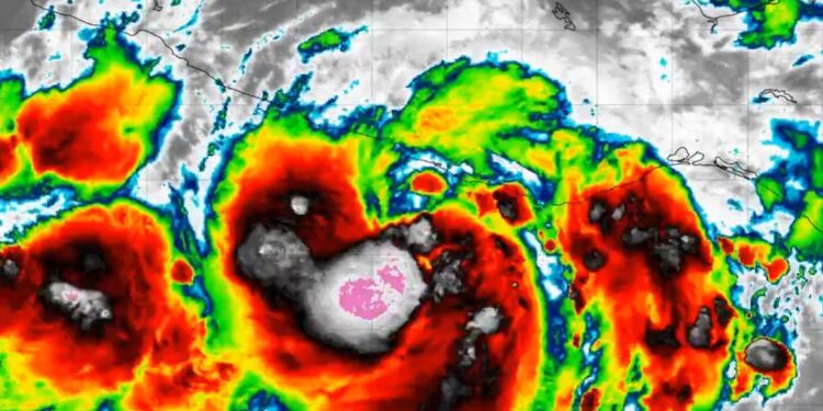 HURACÁN JOHN AMENAZA A MÉXICO CON CATEGORÍA 3 1 HURACÁN JOHN AMENAZA A MÉXICO CON CATEGORÍA 3