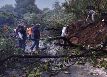 TRAGEDIA EN NAUCALPAN: SEIS MUERTOS EN DESLAVE