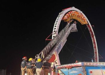 FALLA EN JUEGO MECÁNICO DEJA A VARIAS PERSONAS DE CABEZA EN FERIA DE OCOTLÁN