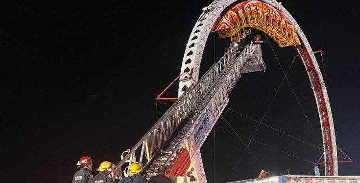 FALLA EN JUEGO MECÁNICO DEJA A VARIAS PERSONAS DE CABEZA EN FERIA DE OCOTLÁN