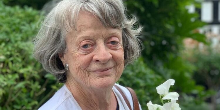 MAGGIE SMITH, ACTRIZ DE HARRY POTTER, FALLECE A LOS 89 AÑOS 1 MAGGIE SMITH, ACTRIZ DE HARRY POTTER, FALLECE A LOS 89 AÑOS