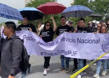 PROTESTAN EN LA MACRO CONTRA REFORMA JUDICIAL